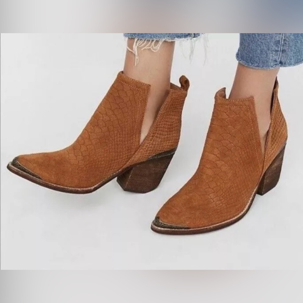 Free People Jeffrey Campbell Cromwell “Hunt the Plains” Western Boots Size 7